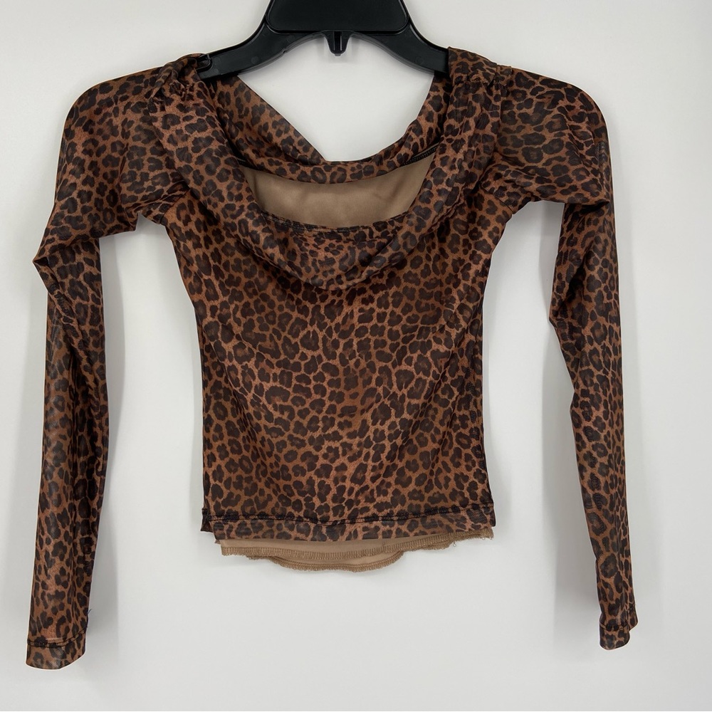 MotelRocks cheatah‎ print, off the shoulder long sleeve cropped top size XS